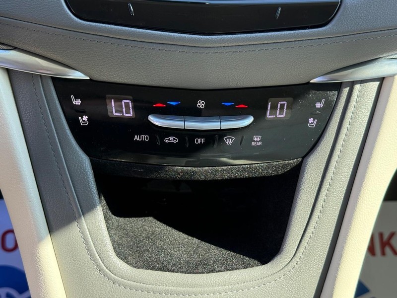 Cadillac XT5 Vehicle Image 21