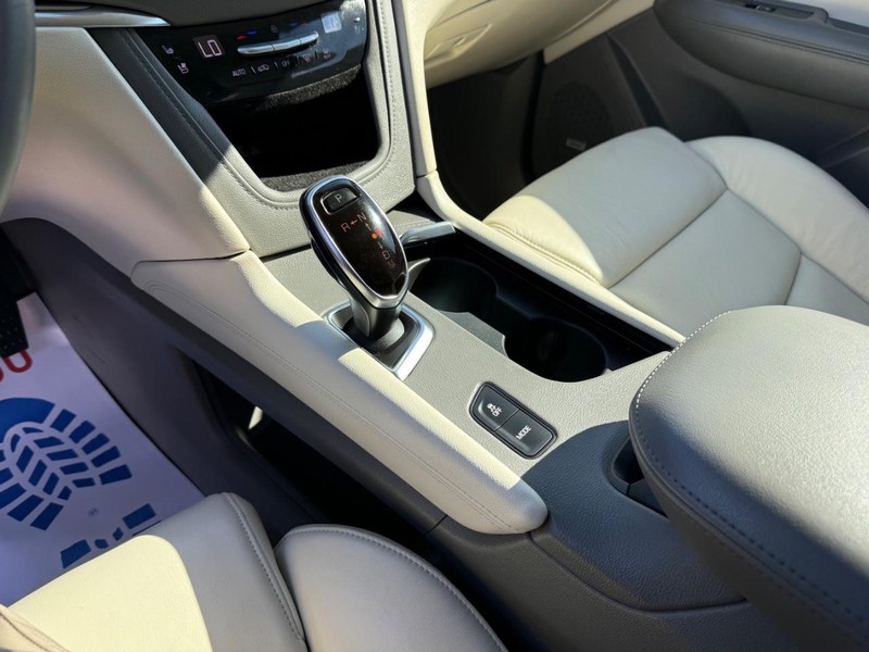 Cadillac XT5 Vehicle Image 22