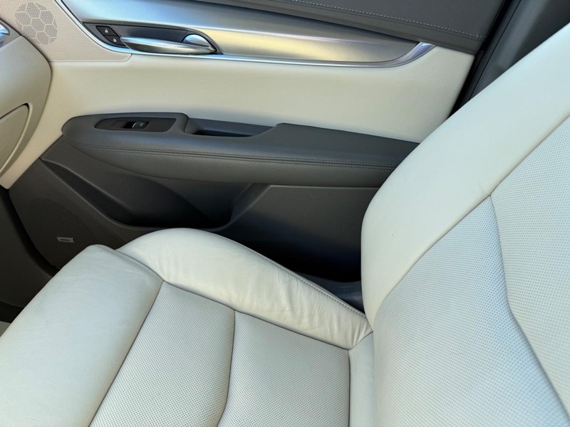 Cadillac XT5 Vehicle Image 23