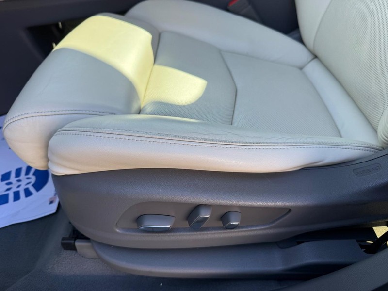 Cadillac XT5 Vehicle Image 28