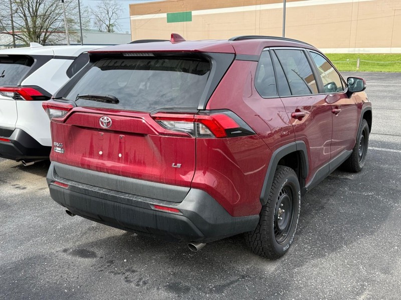 Toyota RAV4 Vehicle Image 04
