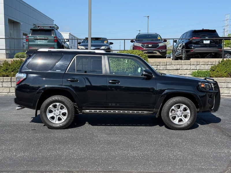 Toyota 4Runner Vehicle Image 02