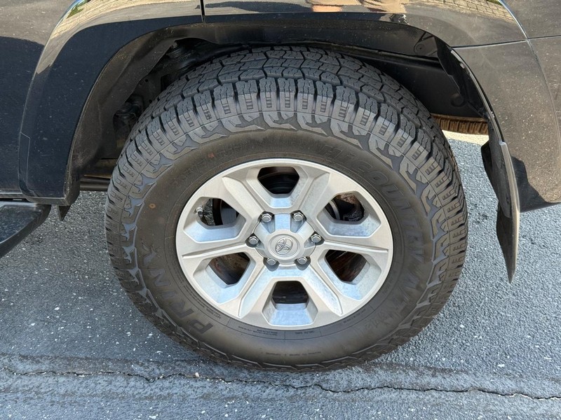 Toyota 4Runner Vehicle Image 06