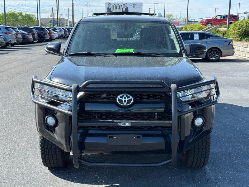 Toyota 4Runner Vehicle Image 09