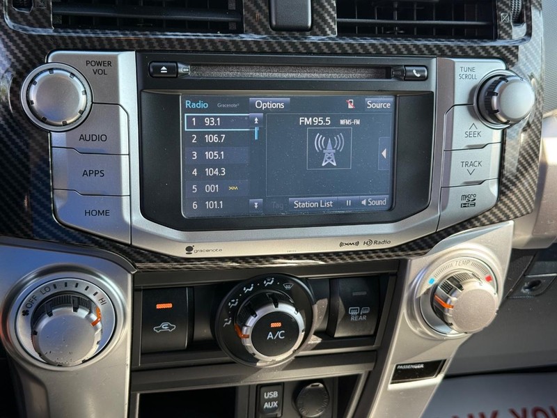Toyota 4Runner Vehicle Image 17
