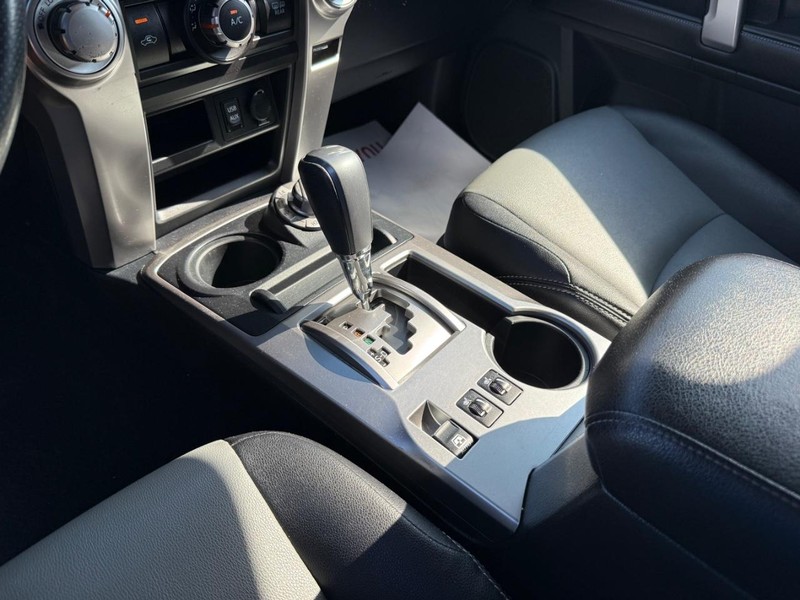 Toyota 4Runner Vehicle Image 19
