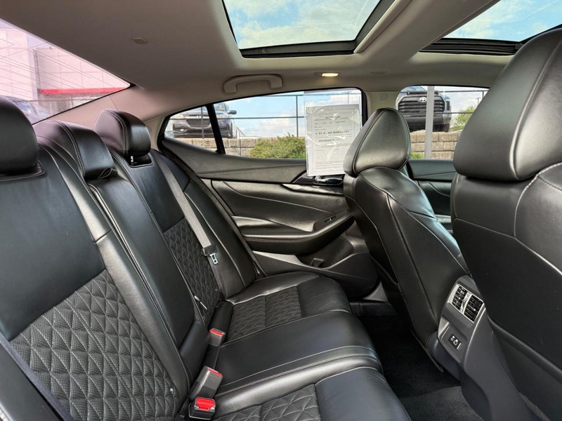 Nissan Maxima Vehicle Image 10