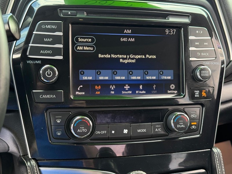 Nissan Maxima Vehicle Image 18