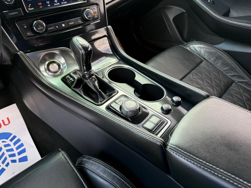 Nissan Maxima Vehicle Image 20
