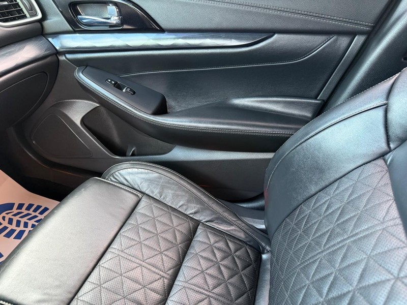 Nissan Maxima Vehicle Image 21