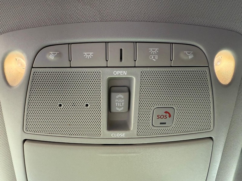 Nissan Maxima Vehicle Image 22