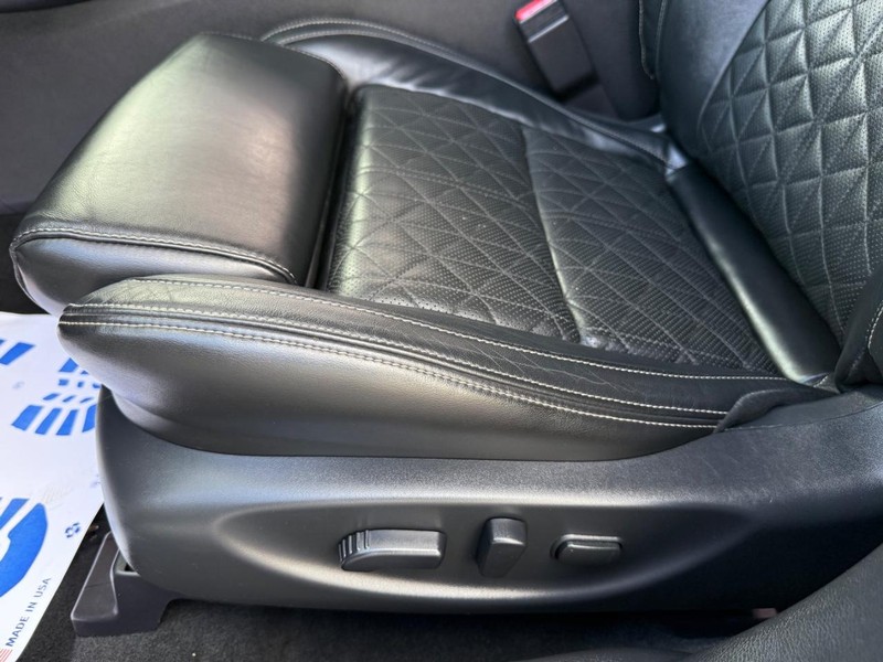 Nissan Maxima Vehicle Image 26