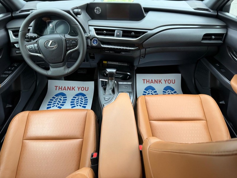 Lexus UX Vehicle Image 11