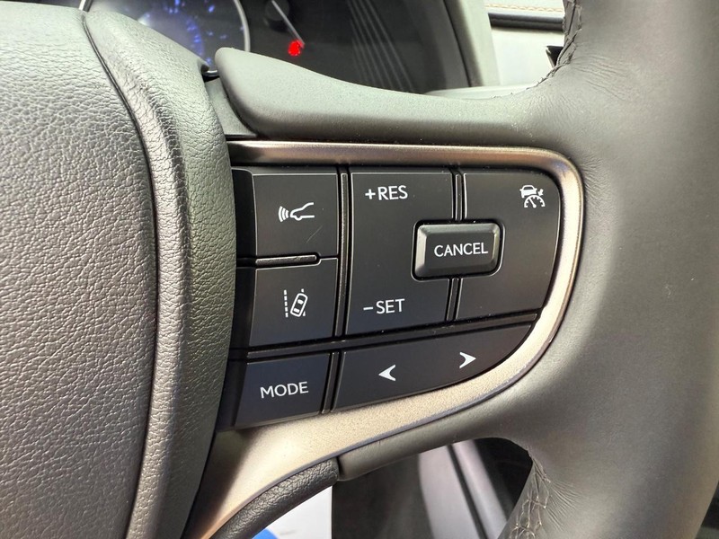 Lexus UX Vehicle Image 14