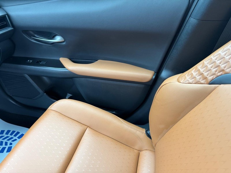 Lexus UX Vehicle Image 20