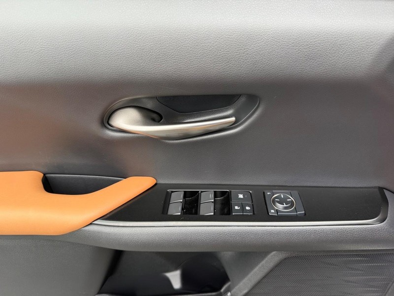 Lexus UX Vehicle Image 23