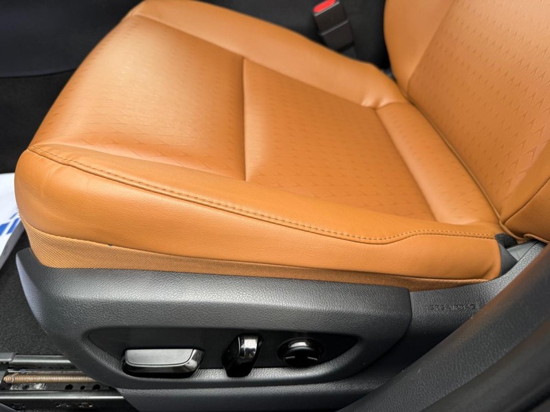 Lexus UX Vehicle Image 24