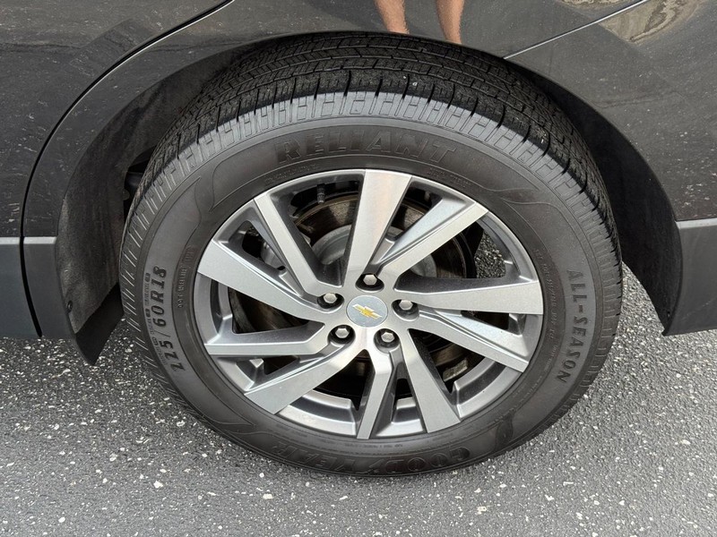 Chevrolet Equinox Vehicle Full-screen Gallery Image 06