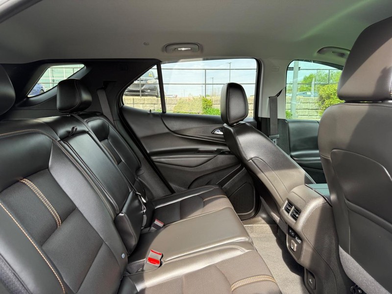 Chevrolet Equinox Vehicle Full-screen Gallery Image 11
