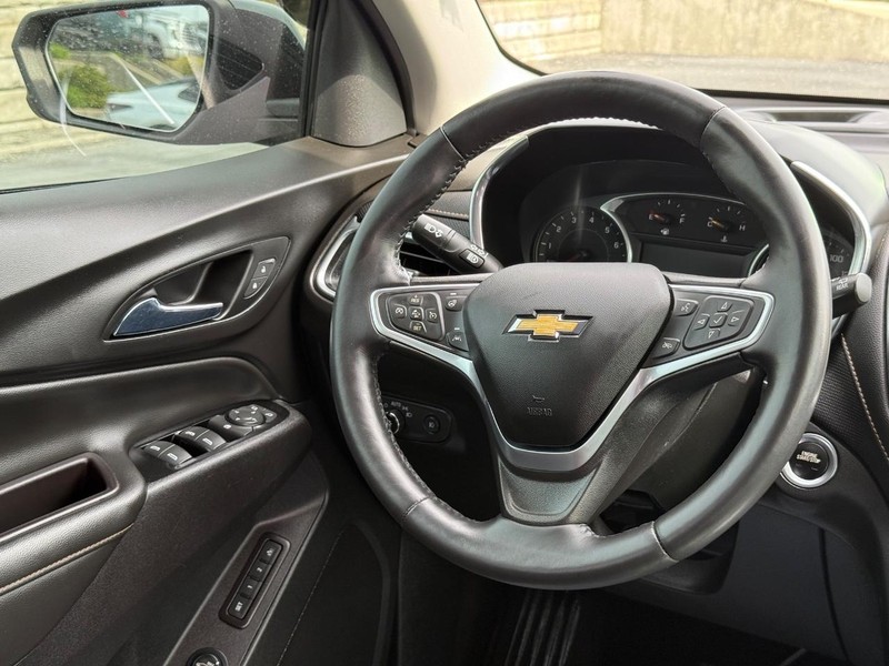 Chevrolet Equinox Vehicle Full-screen Gallery Image 13