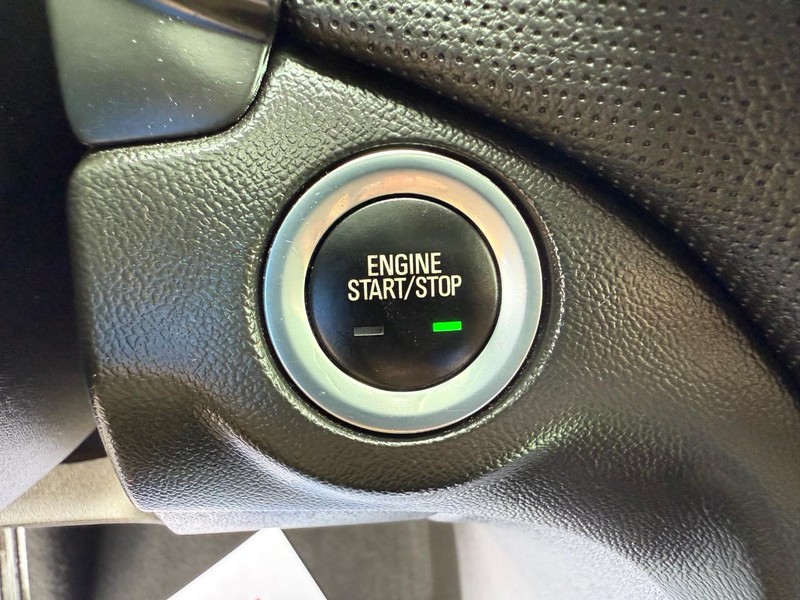 Chevrolet Equinox Vehicle Full-screen Gallery Image 16