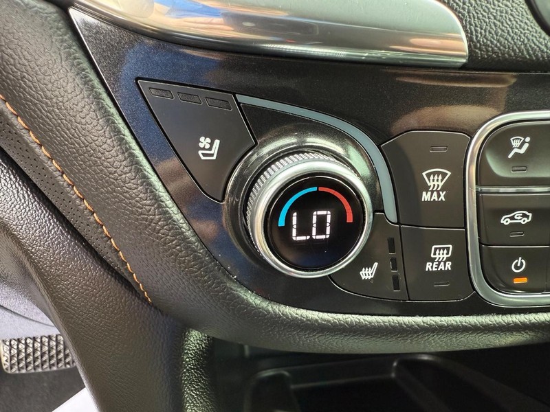 Chevrolet Equinox Vehicle Full-screen Gallery Image 17