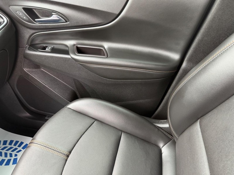 Chevrolet Equinox Vehicle Full-screen Gallery Image 22