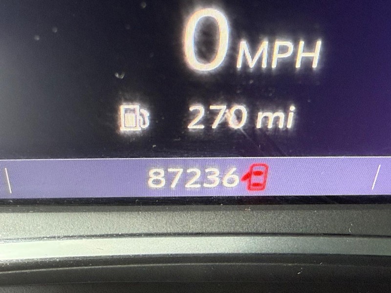 Chevrolet Equinox Vehicle Full-screen Gallery Image 24