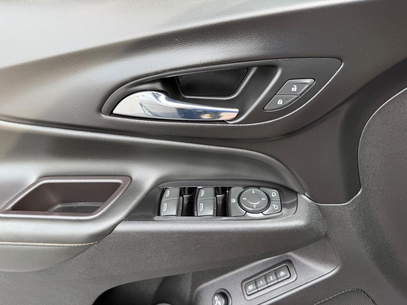 Chevrolet Equinox Vehicle Full-screen Gallery Image 25