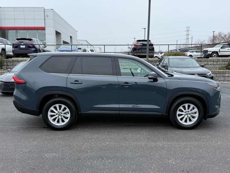 Toyota Grand Highlander Vehicle Image 02