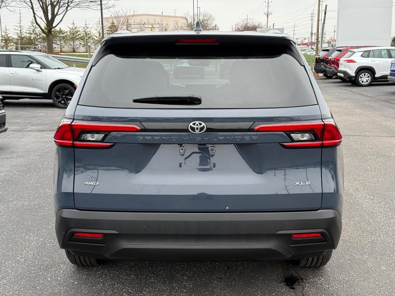 Toyota Grand Highlander Vehicle Image 04