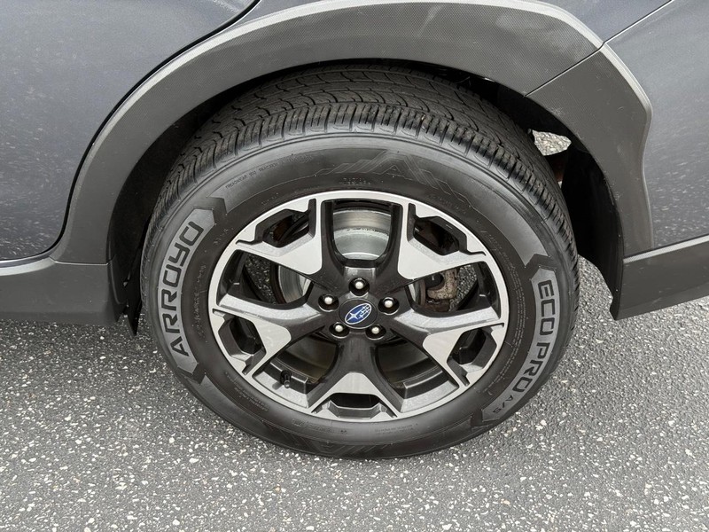 Subaru Crosstrek Vehicle Full-screen Gallery Image 06