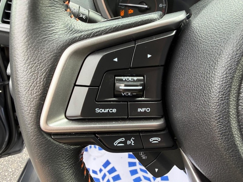 Subaru Crosstrek Vehicle Full-screen Gallery Image 14