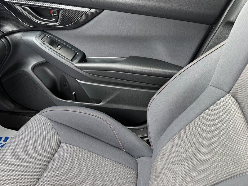Subaru Crosstrek Vehicle Full-screen Gallery Image 22