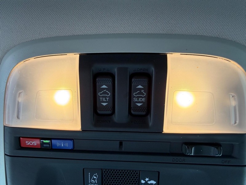 Subaru Crosstrek Vehicle Full-screen Gallery Image 23