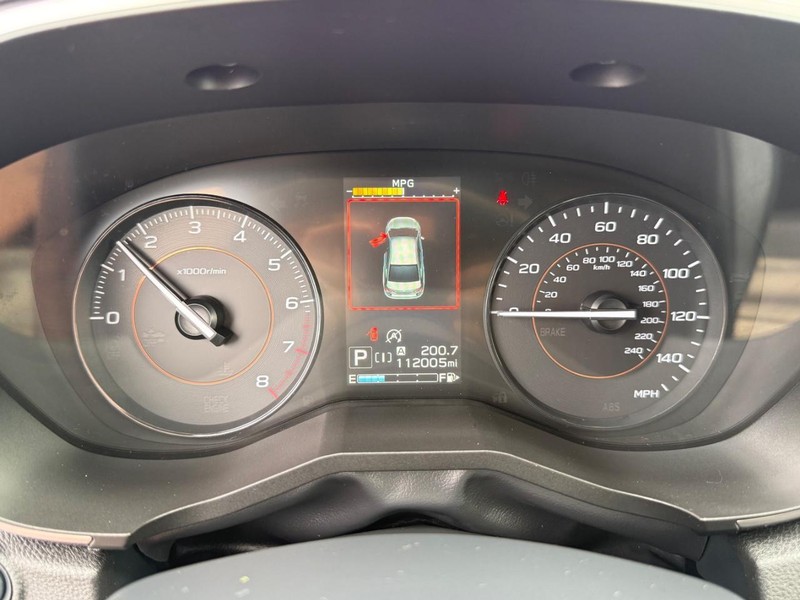 Subaru Crosstrek Vehicle Full-screen Gallery Image 24