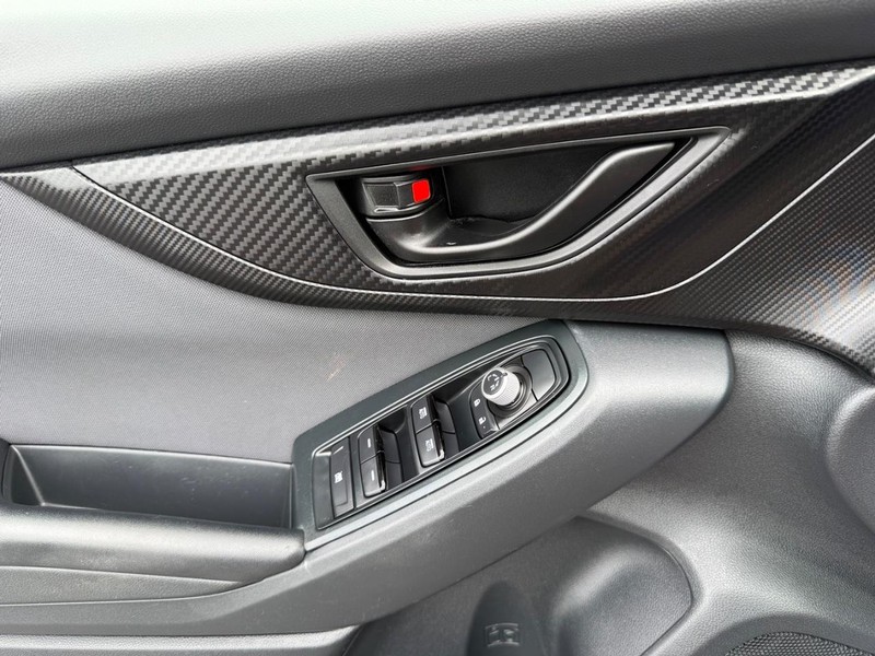 Subaru Crosstrek Vehicle Full-screen Gallery Image 26
