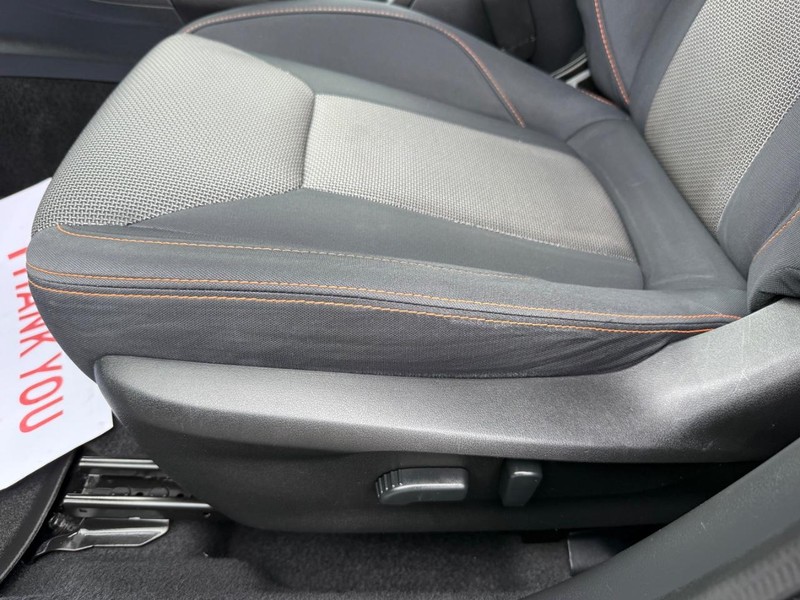 Subaru Crosstrek Vehicle Full-screen Gallery Image 27