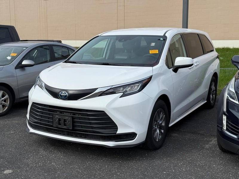 Toyota Sienna Vehicle Image 02