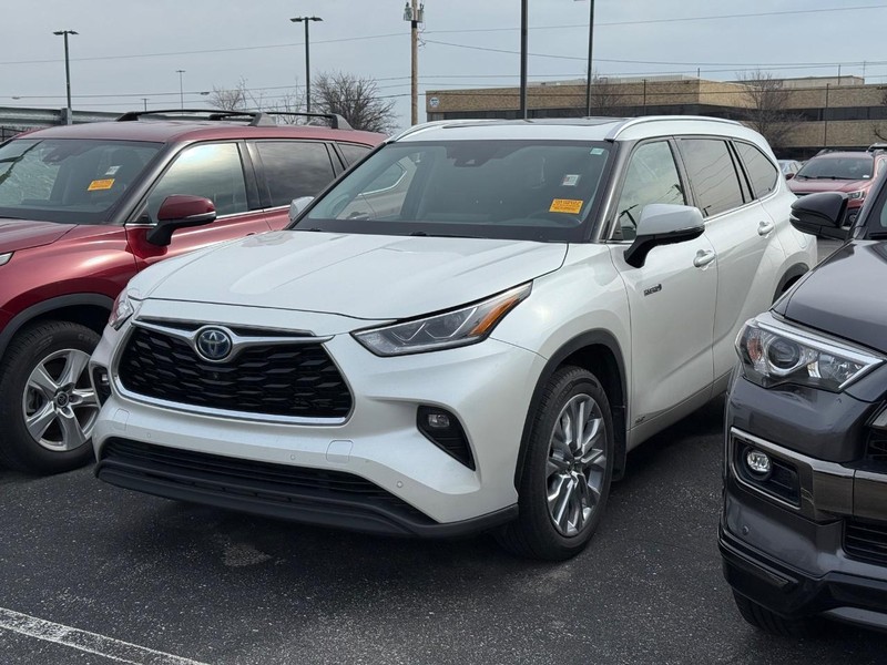 Toyota Highlander Vehicle Image 02