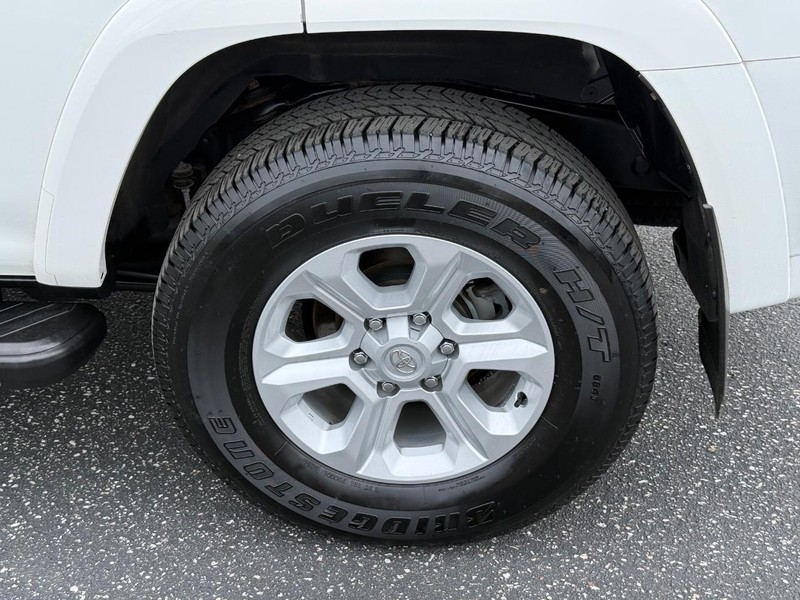 Toyota 4Runner Vehicle Image 06