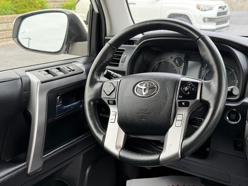 Toyota 4Runner Vehicle Image 13