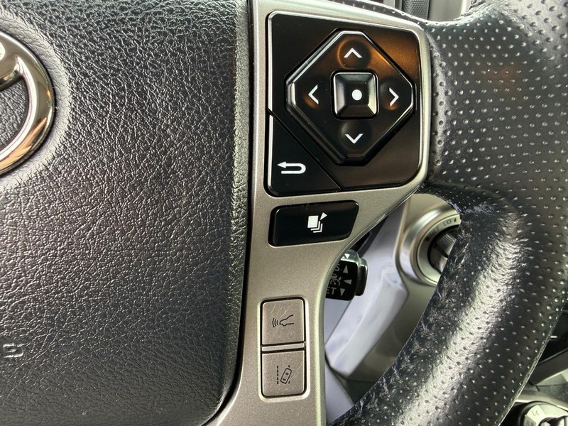 Toyota 4Runner Vehicle Image 15