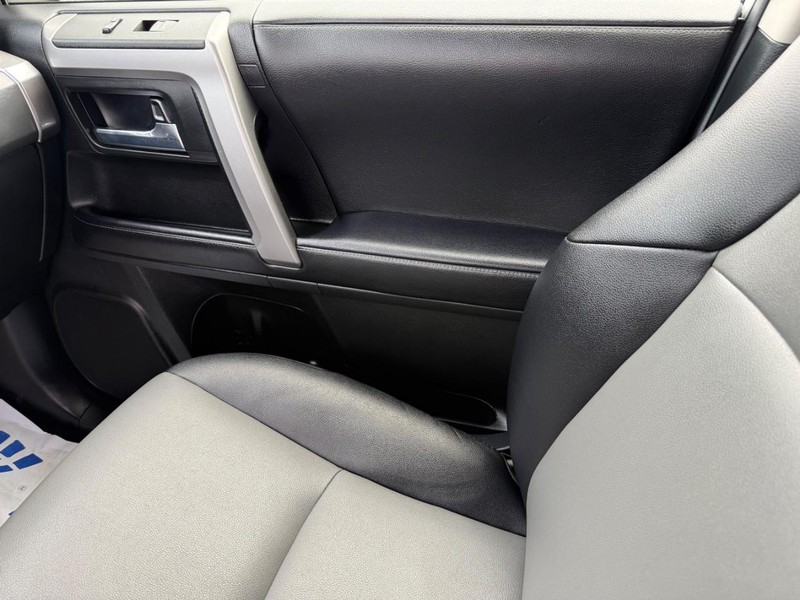 Toyota 4Runner Vehicle Image 21