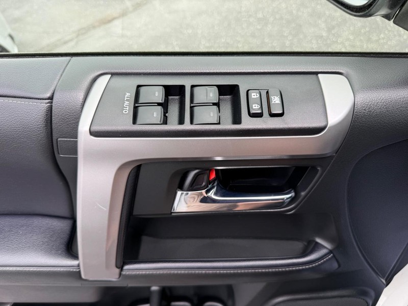 Toyota 4Runner Vehicle Image 25