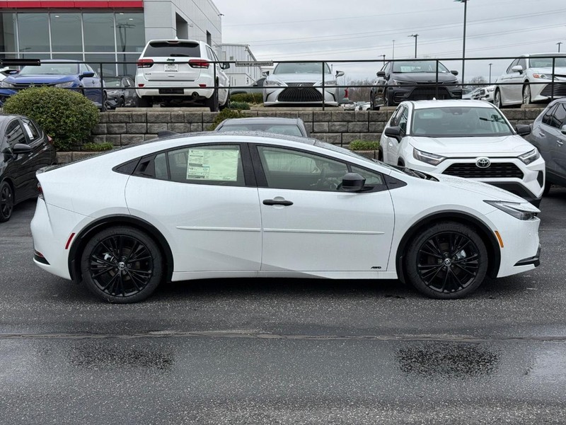 Toyota Prius Vehicle Image 02