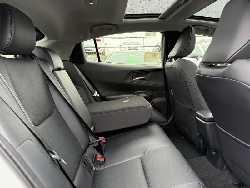 Toyota Prius Vehicle Image 04