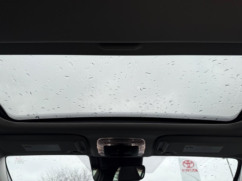 Toyota Prius Vehicle Image 05