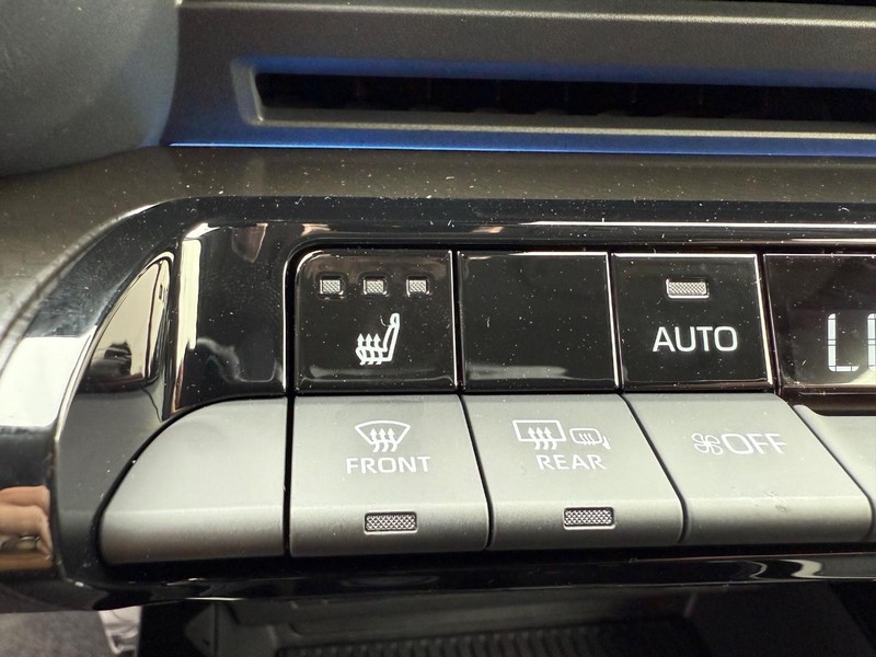 Toyota Prius Vehicle Image 11