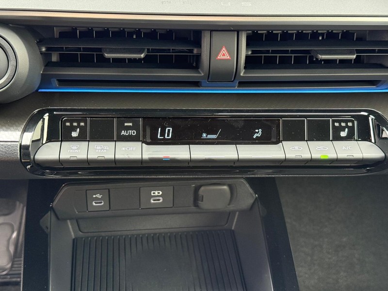 Toyota Prius Vehicle Image 14